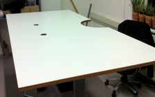 Schreibtischplatte aus MPX weiß mit rundem Ausschnitt